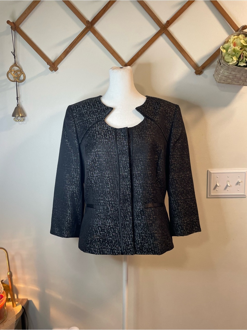 Tahari Black Textured Open-Neck Blazer